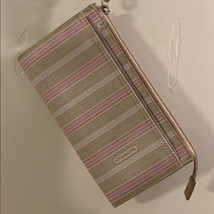 Coach clutch/wristlet